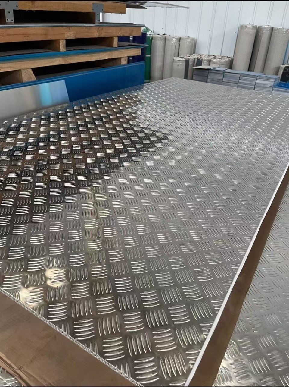 Aluminum Embossed Panels manufacturers